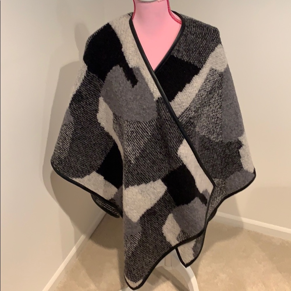 Poncho cape